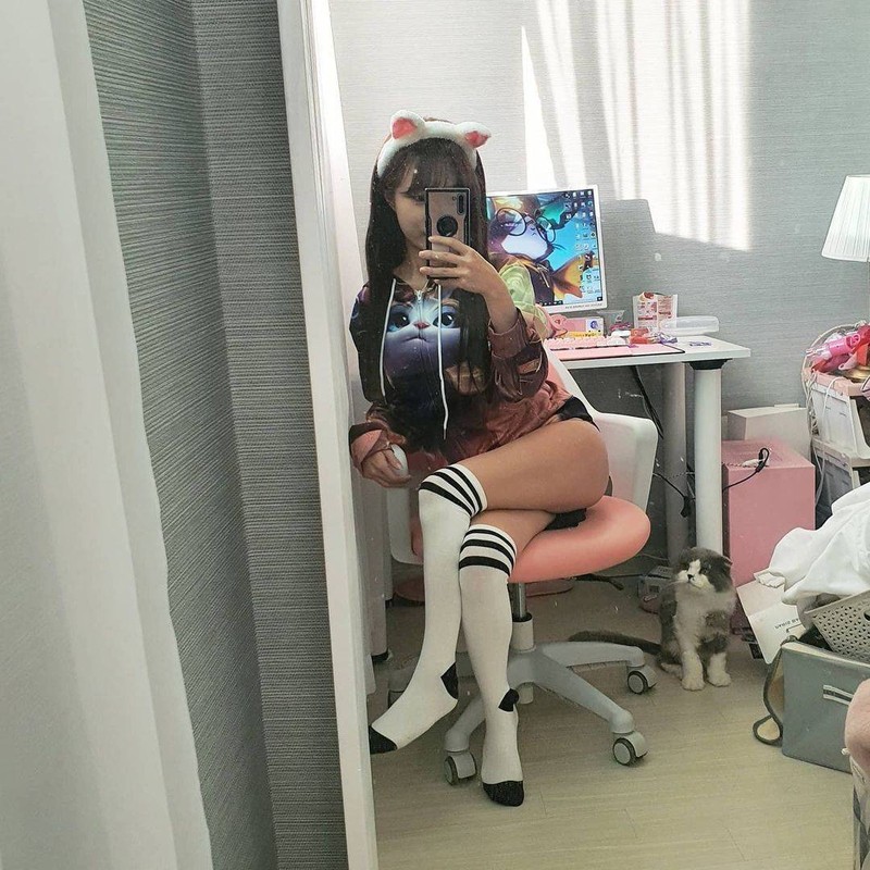 Nu streamer xinh dep nhan an phat nang vi hanh dong 
