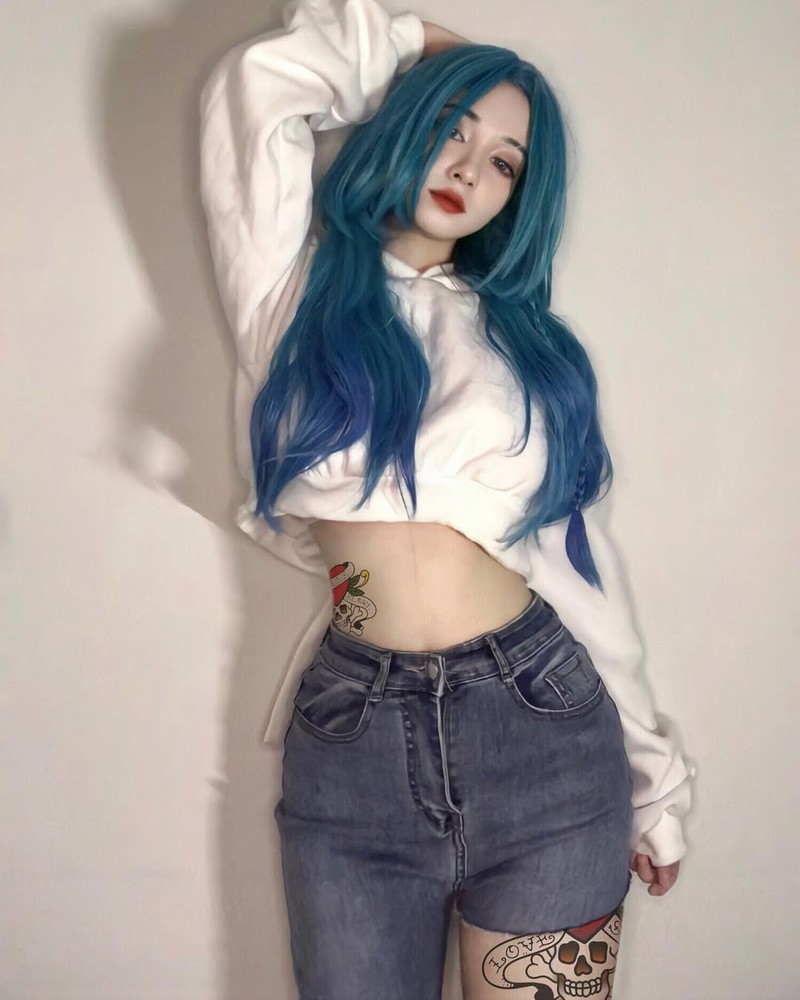 Nu coser khoe khoanh khac tay trang, mat moc ra sao?-Hinh-5