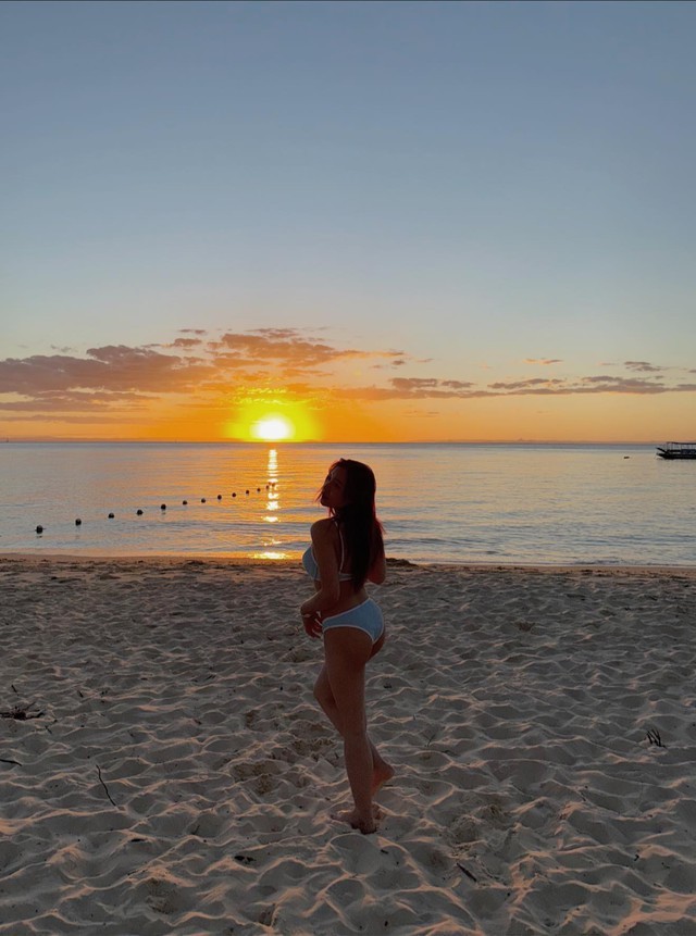 MC hot nhat Lien Quan dien bikini cuc 