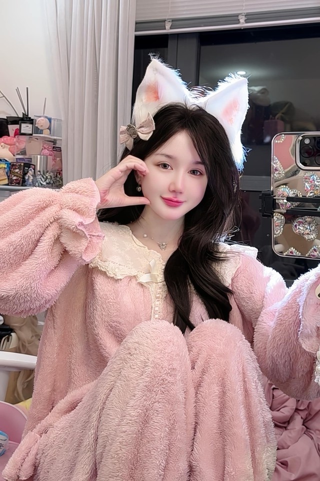 30 giay khoe vu dao, nu streamer Phan Hoang Thien Thy gay bao mang-Hinh-4