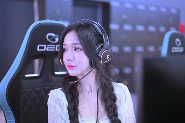 30 giay khoe vu dao, nu streamer Phan Hoang Thien Thy gay bao mang-Hinh-5