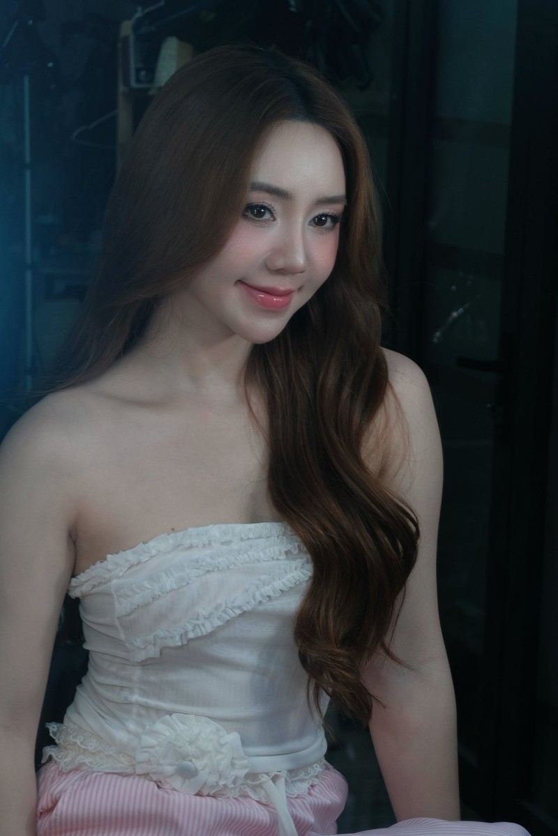 Hot girl san pickleball dien ao ngu ho hung hut view 