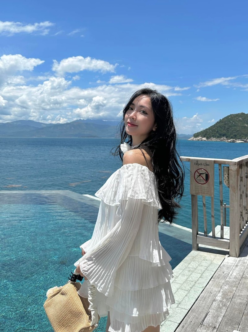 Hot girl Bac Giang lay chong cau thu xinh nhat dan WAGs Viet-Hinh-10