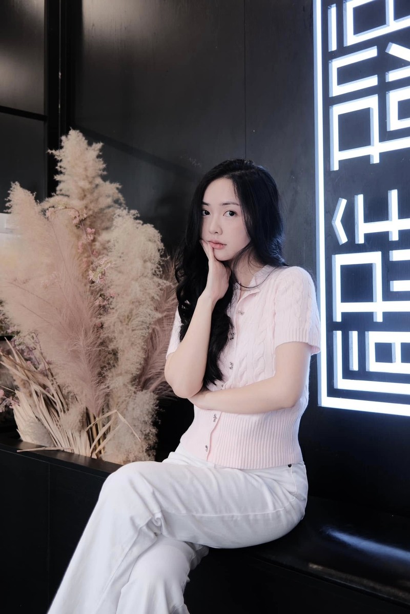 Hot girl Bac Giang lay chong cau thu xinh nhat dan WAGs Viet-Hinh-2