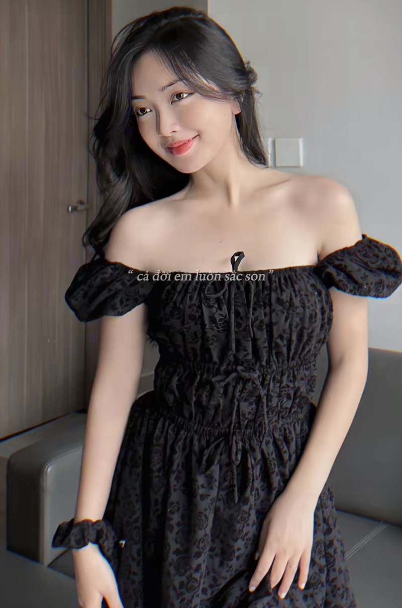Hot girl Bac Giang lay chong cau thu xinh nhat dan WAGs Viet-Hinh-4