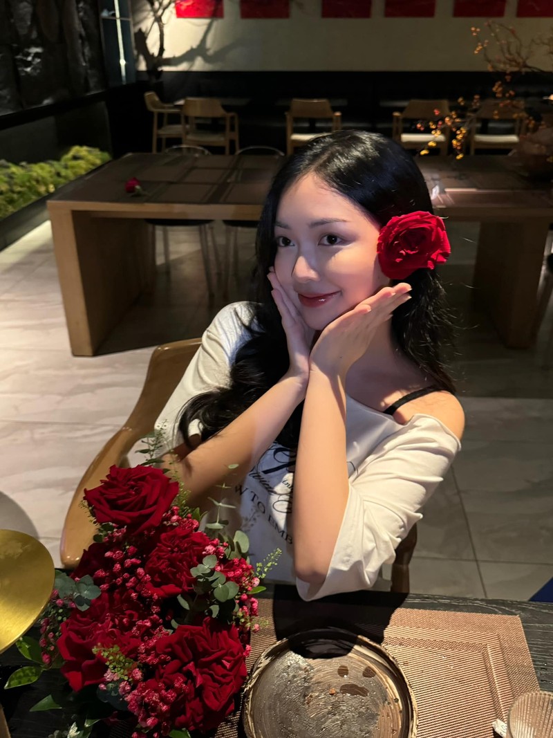 Hot girl Bac Giang lay chong cau thu xinh nhat dan WAGs Viet-Hinh-8