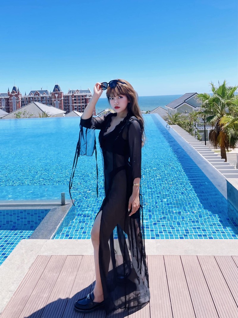 Hot girl Lam Dong hiem khi dien bikini, khoe voc dang 
