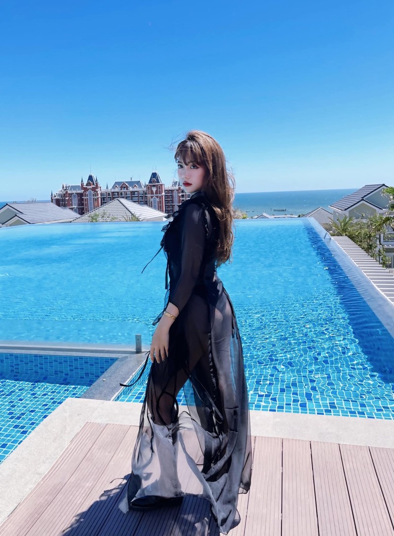 Hot girl Lam Dong hiem khi dien bikini, khoe voc dang 