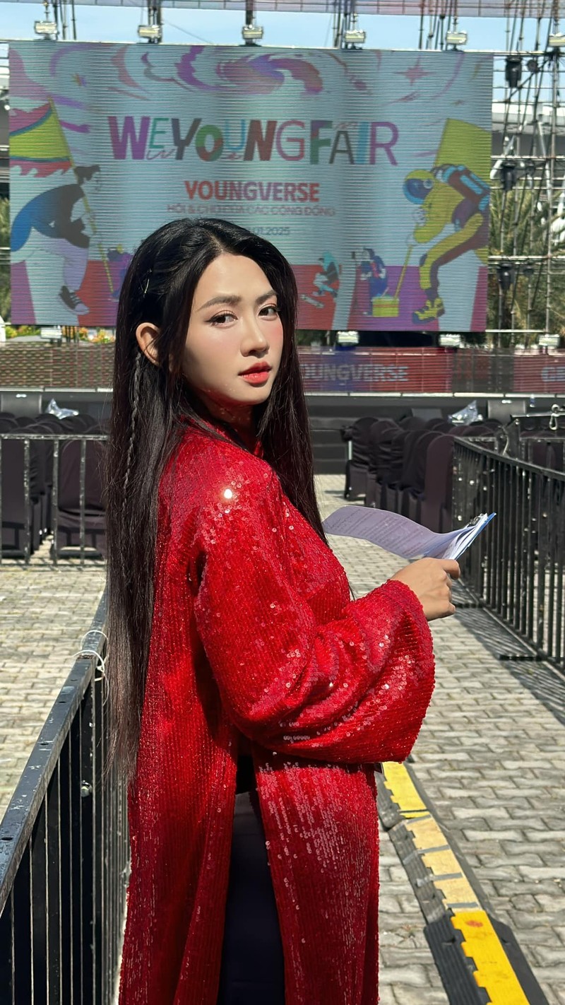 Le Bong ra canh bao, hinh anh ca nhan bi loi dung lua dao-Hinh-7