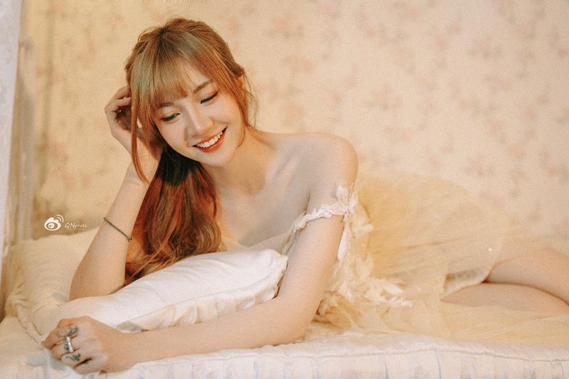 Nu streamer dinh dam Nhu Hexi tha dang khoe doi chan ngoc nga-Hinh-5