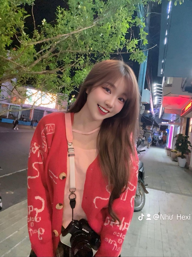 Nu streamer dinh dam Nhu Hexi tha dang khoe doi chan ngoc nga-Hinh-8