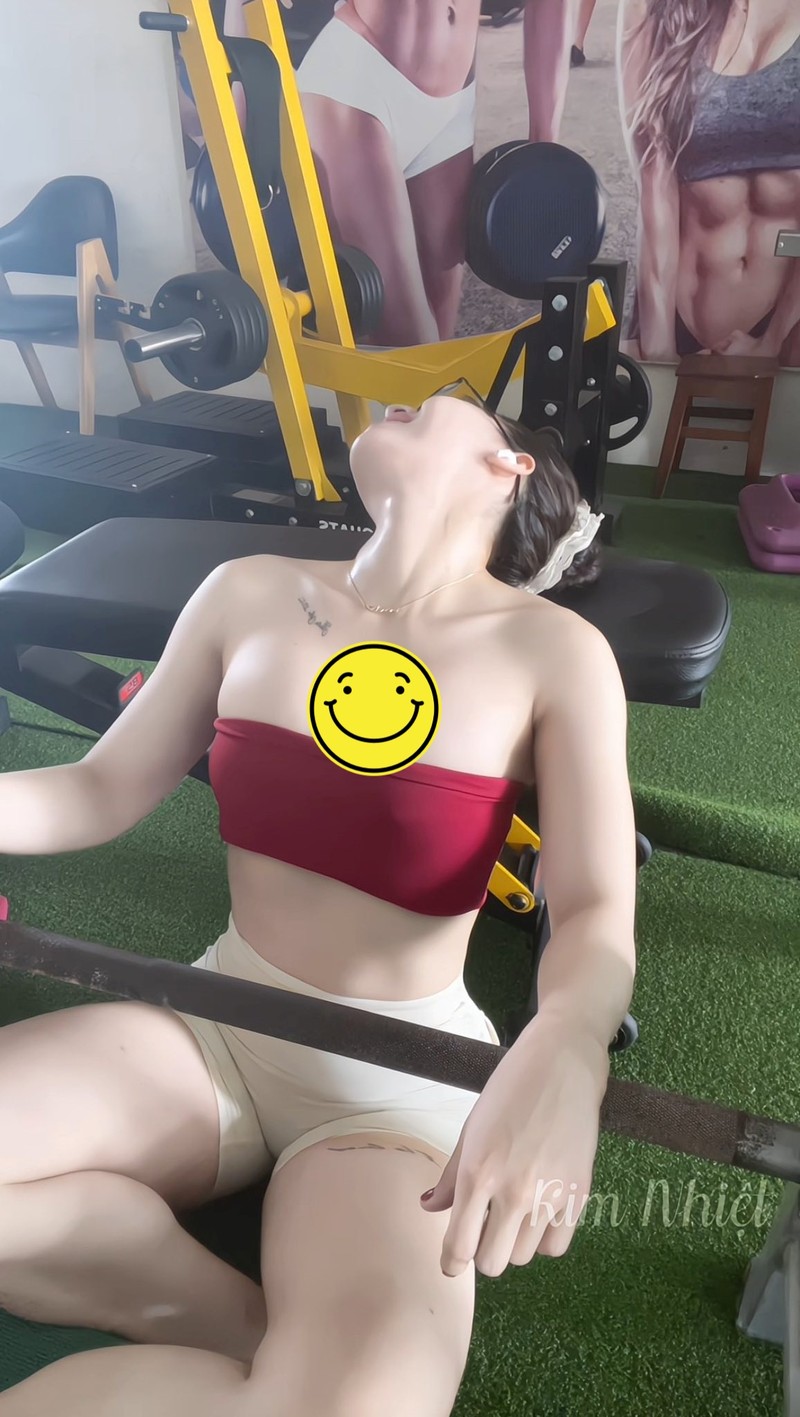 Hot girl phong gym dang clip o ep vong 1, netizen thay 