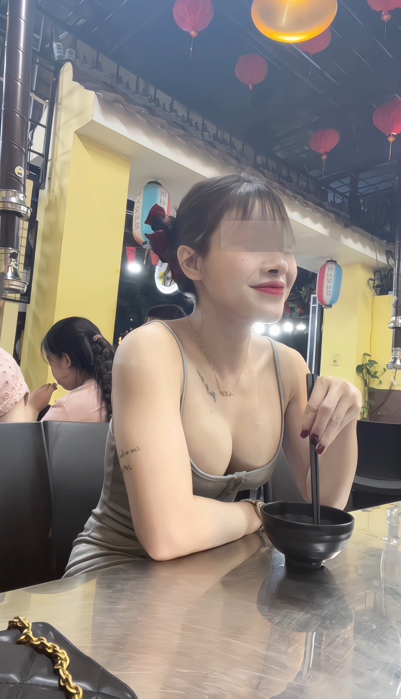 Hot girl phong gym dang clip o ep vong 1, netizen thay 