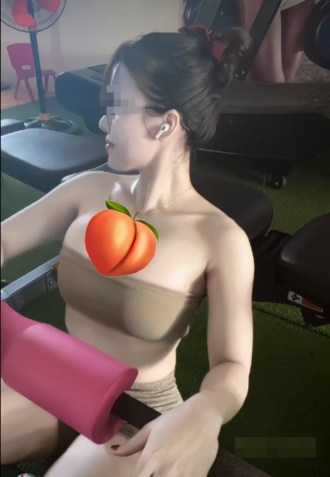 Hot girl phong gym dang clip o ep vong 1, netizen thay 