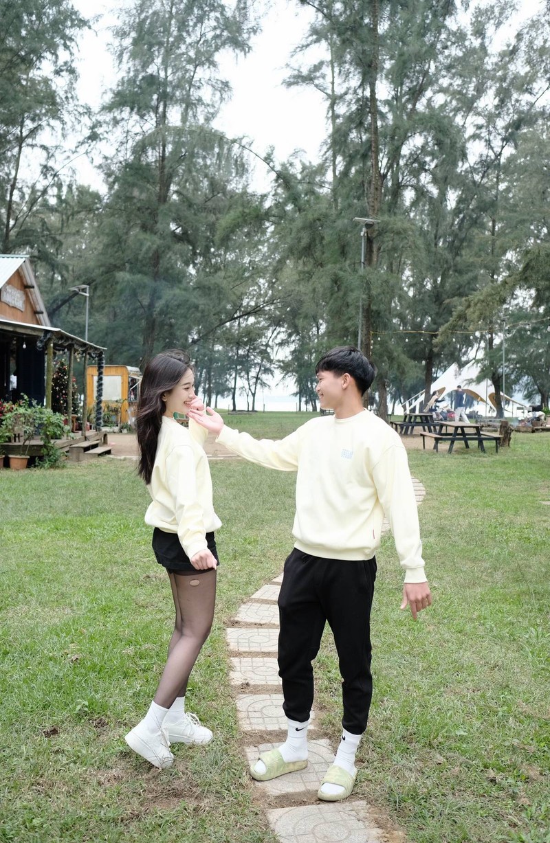 Loat anh hen ho tinh tu cua Ho Van Cuong va vo hot girl-Hinh-2