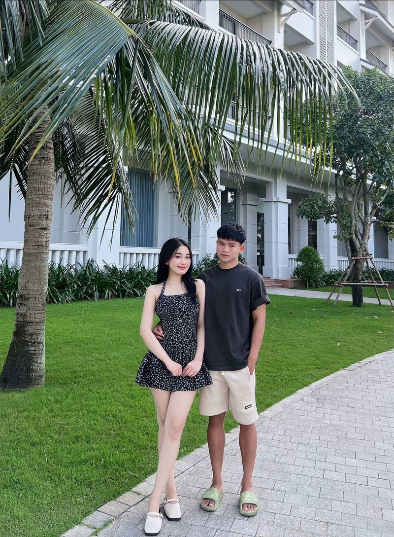Loat anh hen ho tinh tu cua Ho Van Cuong va vo hot girl-Hinh-3