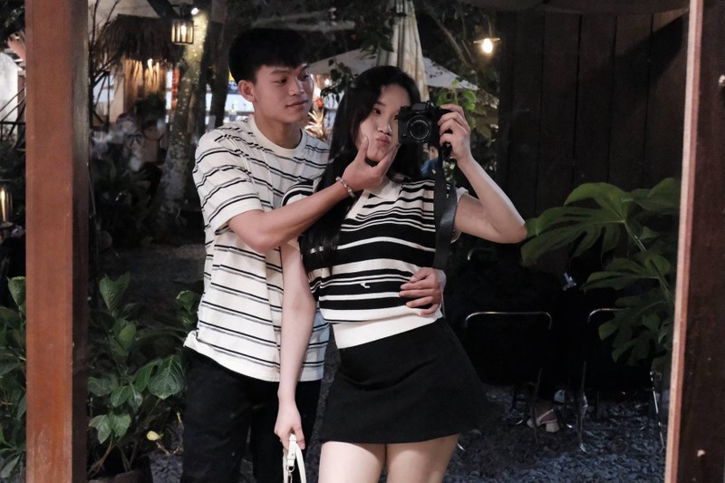 Loat anh hen ho tinh tu cua Ho Van Cuong va vo hot girl-Hinh-5