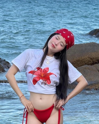 Hot girl FAPtv giao dien cuc chay di bien nhung trang phuc 