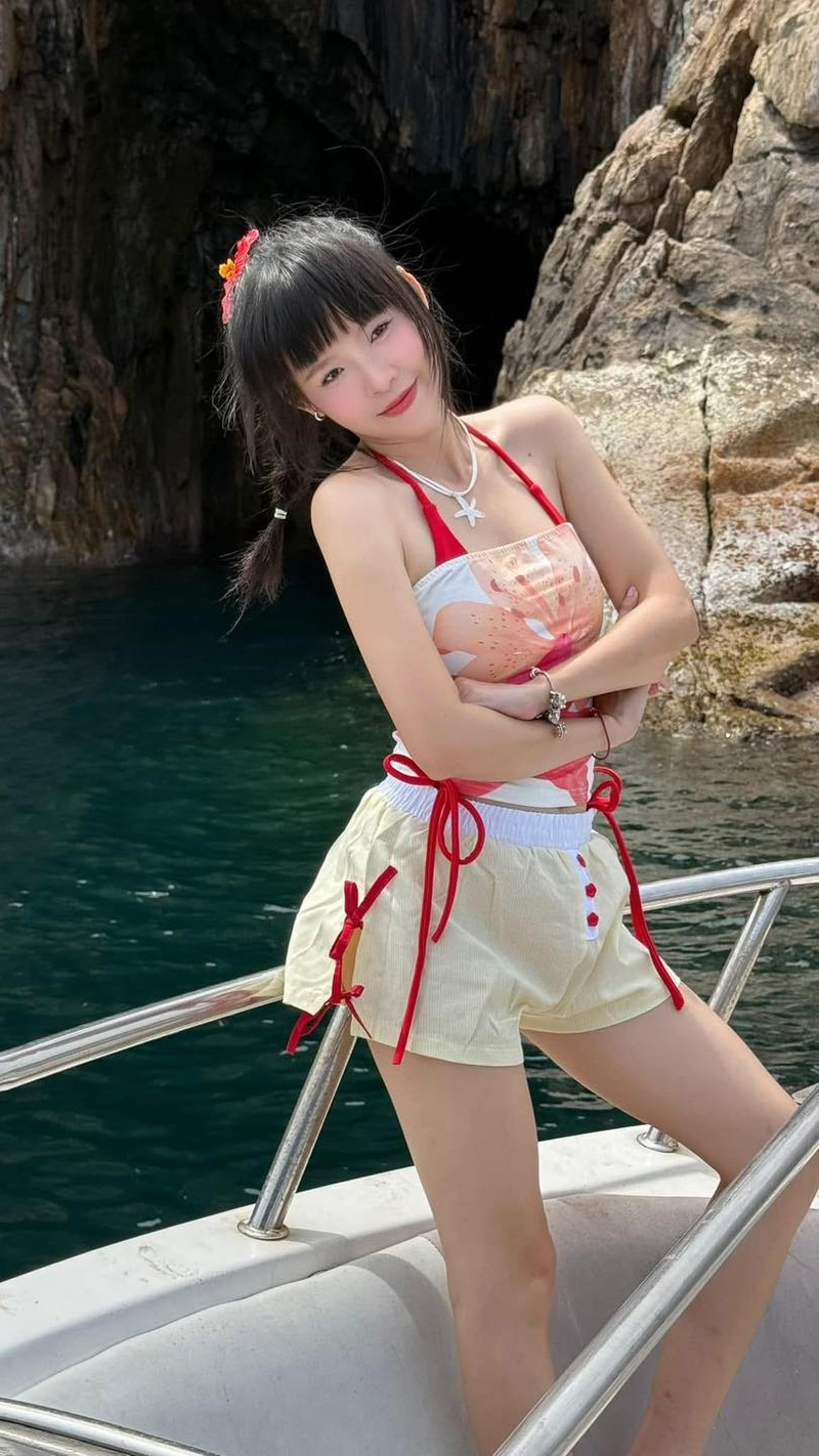 Hot girl FAPtv giao dien cuc chay di bien nhung trang phuc 