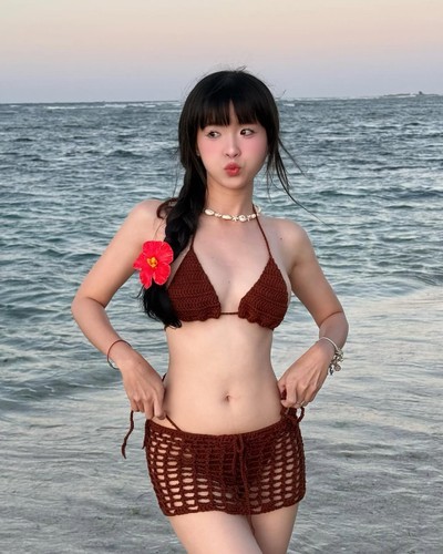 Hot girl FAPtv giao dien cuc chay di bien nhung trang phuc 