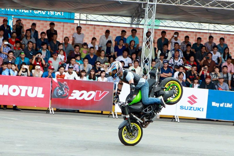 Lam xiec voi moto tai Motul Stunt Fest 2015-Hinh-4