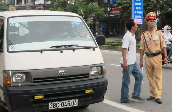 Viet Nam co ca tram ngan oto het han van dang lan banh