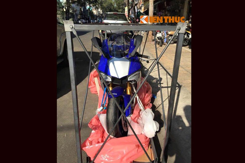 Anh song sieu moto Yamaha R1 2015 dau tien tai Viet Nam-Hinh-2