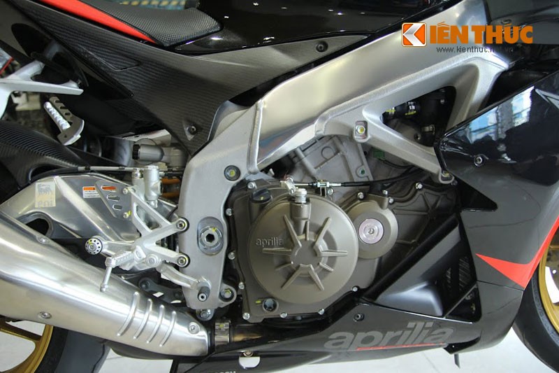 Aprilia RSV4 RR 2015 am tham nhap tich Viet Nam-Hinh-10