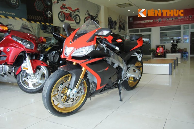 Aprilia RSV4 RR 2015 am tham nhap tich Viet Nam