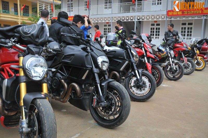 Dan moto Ducati treo deo, loi suoi thien nguyen Son La-Hinh-2