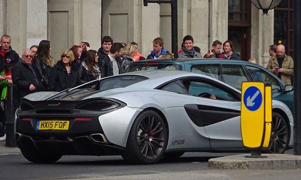 Sieu xe “gia re” McLaren 570S bat ngo lan banh tai London