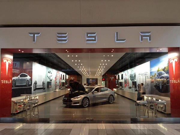 Dat doanh thu ky luc, Tesla van lo 154,2 trieu USD-Hinh-2