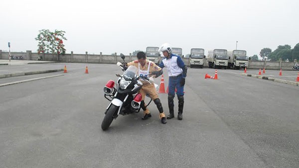 Chuyen gia Nhat dao tao ky nang lai xe moto Pkl cho CSGT-Hinh-2