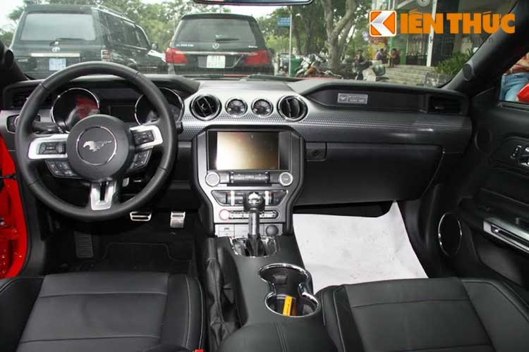 Xe co bap Ford Mustang 2015 vua ve Viet Nam co gi 