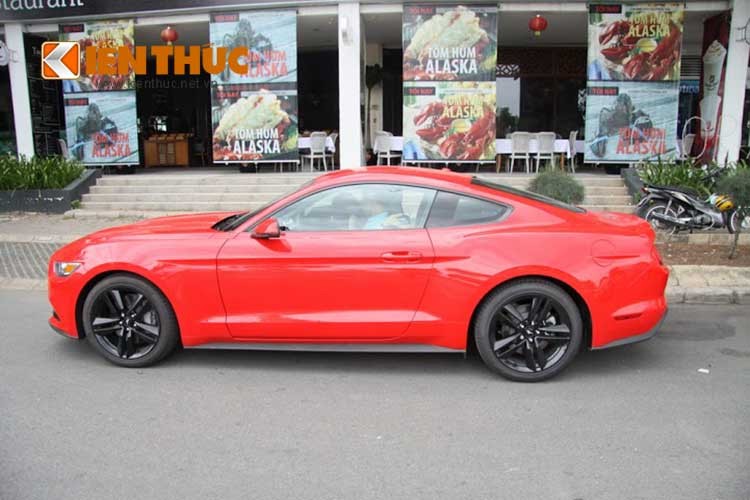 Xe co bap Ford Mustang 2015 vua ve Viet Nam co gi 