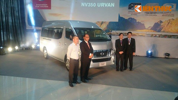 Nissan NV350 Urvan ra mat tai Viet Nam gia 1,180 ty dong