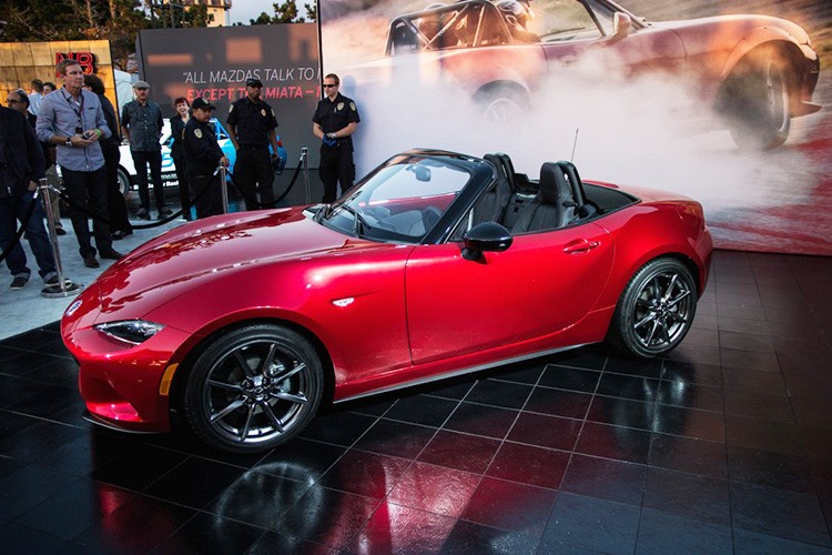 Mazda MX-5 Miata 2016 - Convertible co nho xuat sac nhat-Hinh-3