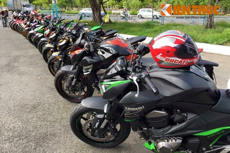 Hang chuc chiec Kawasaki Z1000 lan banh ve mien Tay-Hinh-4