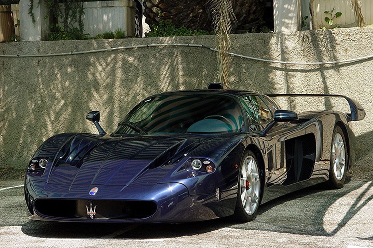 Dau gia chiec Maserati MC12 