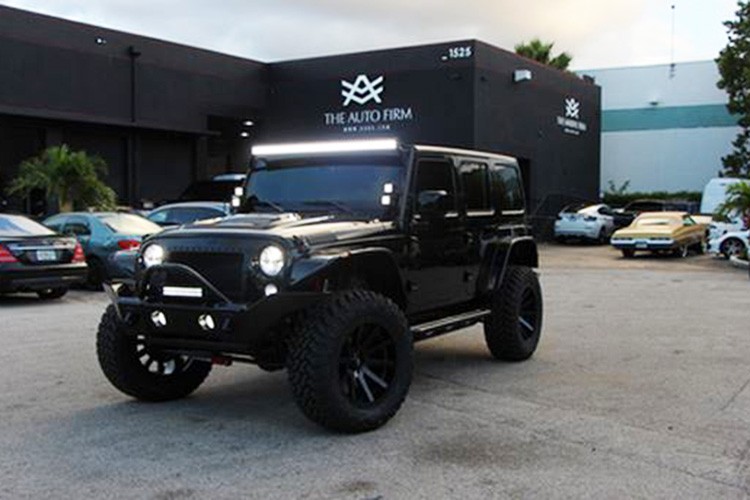 Floyd Mayweather chi hơn 2 tỷ độ Jeep Wrangler 2015