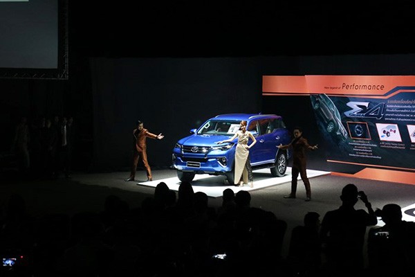 Toyota chinh thuc ra mat toan cau phien ban Fortuner 2016-Hinh-2