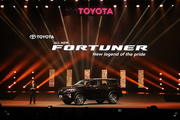 Toyota chinh thuc ra mat toan cau phien ban Fortuner 2016