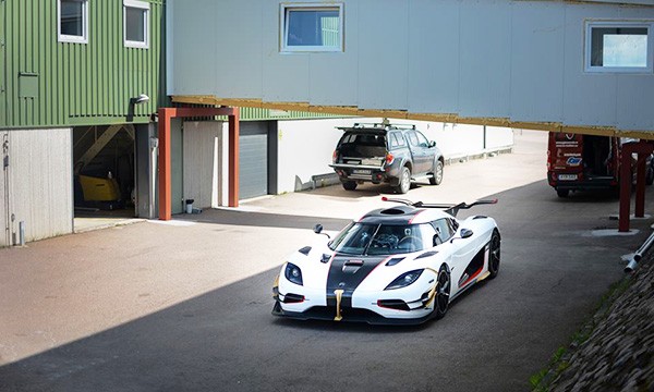 Sieu xe Koenigsegg One:1 cuoi cung da roi nha may