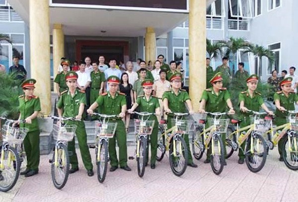 Soi xe dap chuyen dung tuan tra cua Cong an Ha Noi