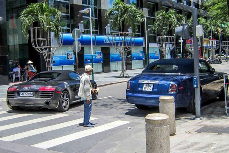 Audi R8 V10 mui tran ra bien trang dau tien tai Viet Nam-Hinh-9