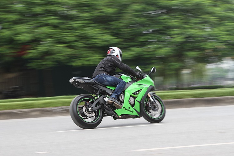 Kawasaki Ninja ZX-10R: Ke chinh phuc toc do-Hinh-6