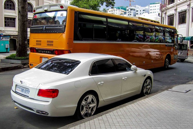 Bentley sieu sang cua dai gia Campuchia lan banh tren pho Viet-Hinh-4