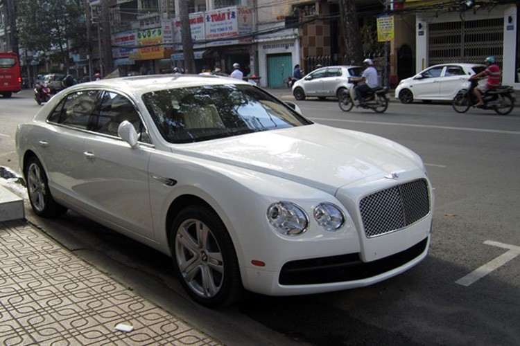 Bentley sieu sang cua dai gia Campuchia lan banh tren pho Viet-Hinh-7