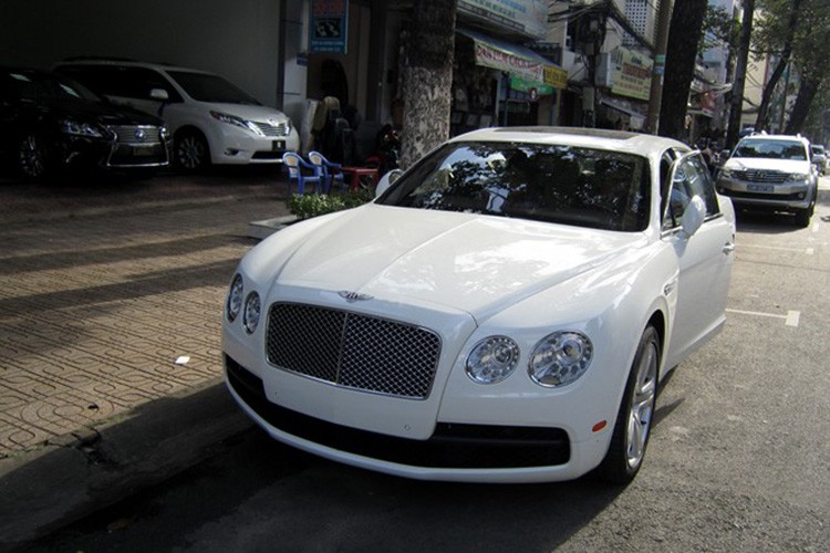 Bentley sieu sang cua dai gia Campuchia lan banh tren pho Viet-Hinh-8