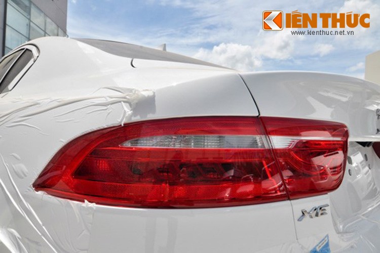 Sedan hang sang Jaguar XE 2015 dau tien cap ben Viet Nam-Hinh-7